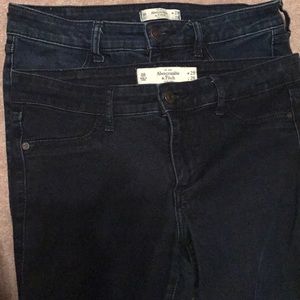 2 pairs of Jeans